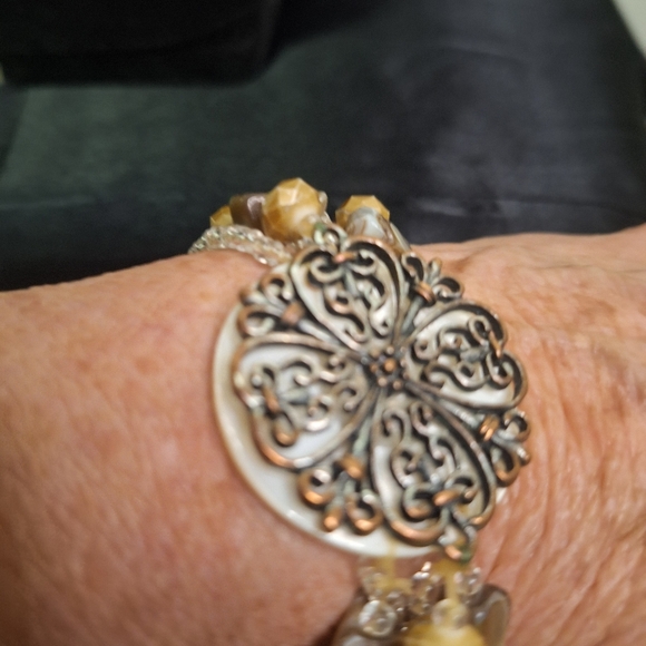 One Quartz Mother of Pearl Watch & One Bracelet W/Abalone & Beads - Picture 5 of 9